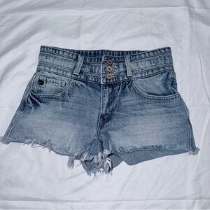 Kancan High-Rise Triple Button Distressed Denim Shorts ✨🧷